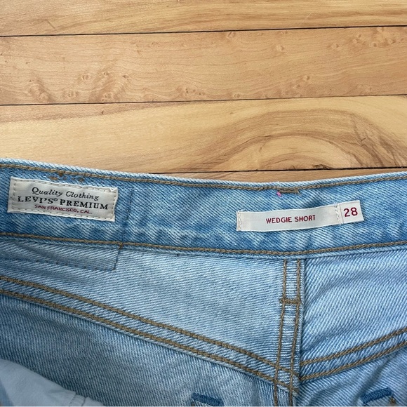 🌼LEVIS WEDGIE Short Light Wash Shorts size 28 - Picture 6 of 12